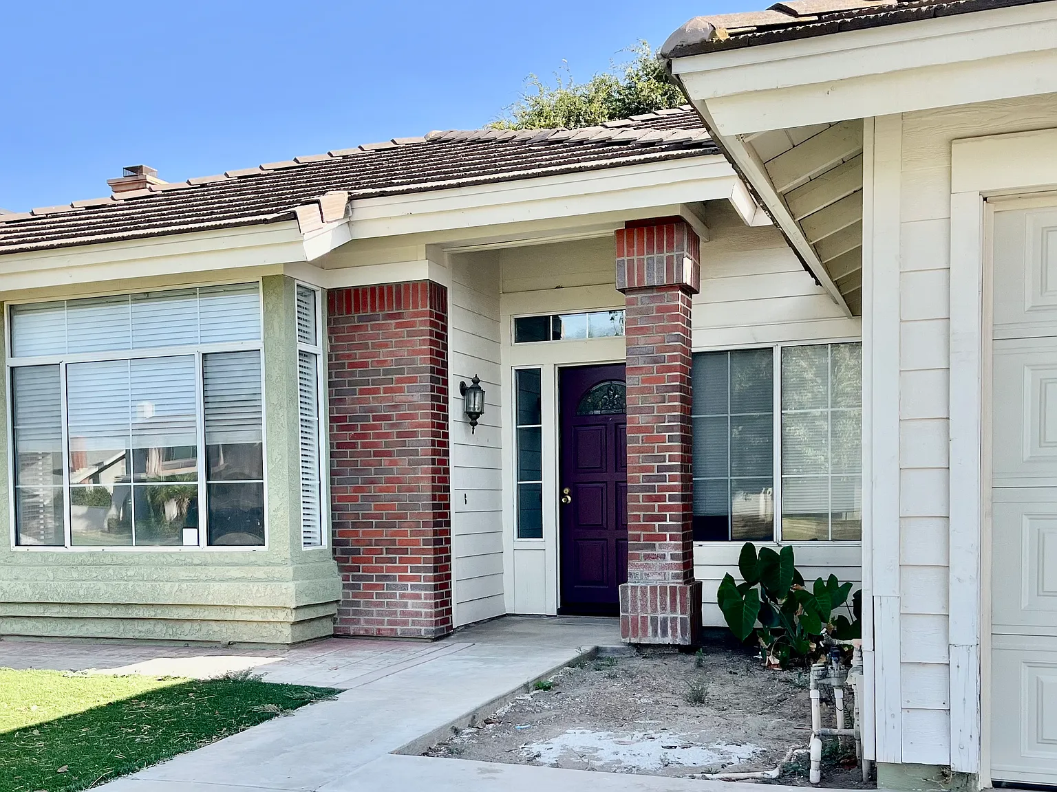 4 bed, 2165 sqft, $3,300 — Photo 2