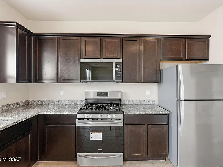 2815 N Fair Oaks Ave — Photo 17