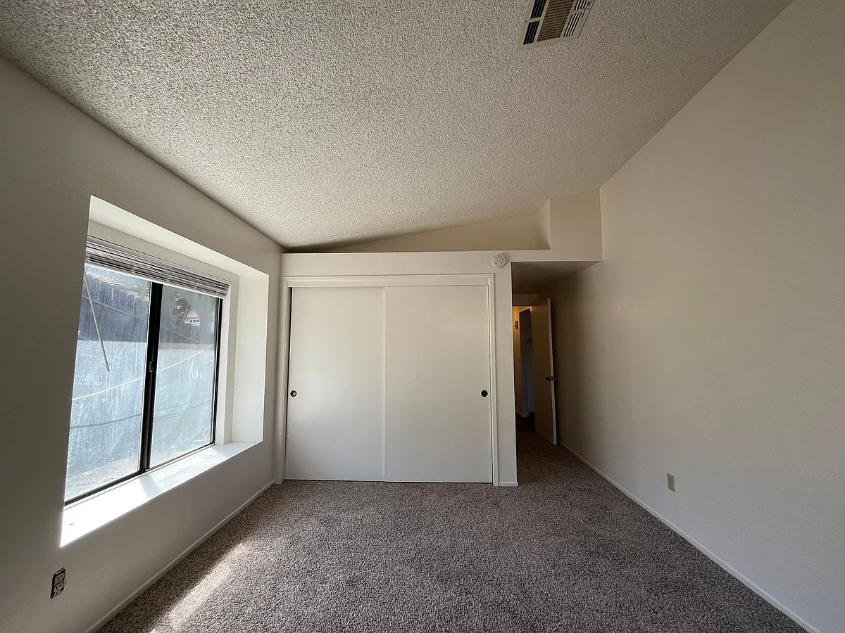 Building Photo - 309 Oak Meadow Ln