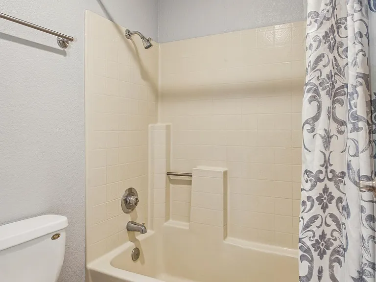 600 Canyon Oaks Dr #F — Photo 34