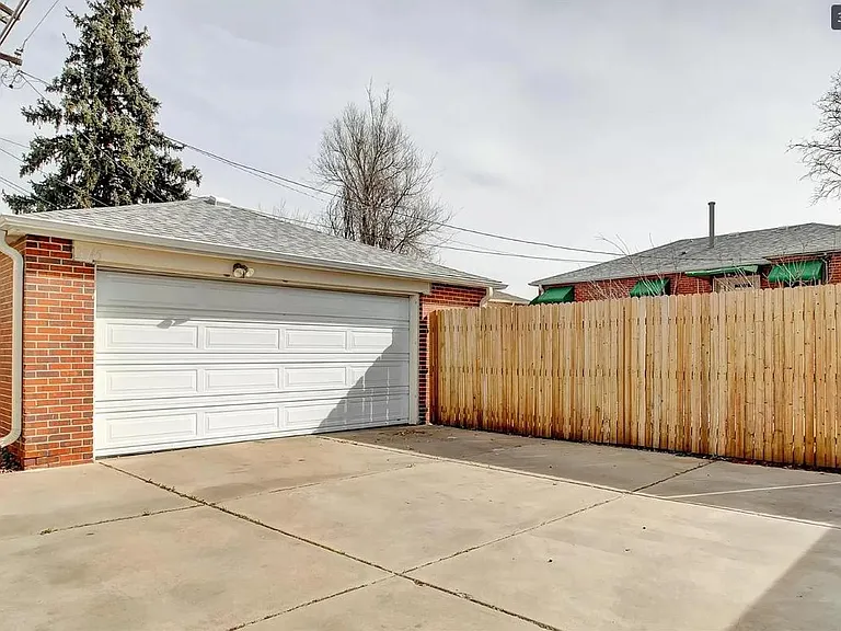 2045 Benton St — Photo 9