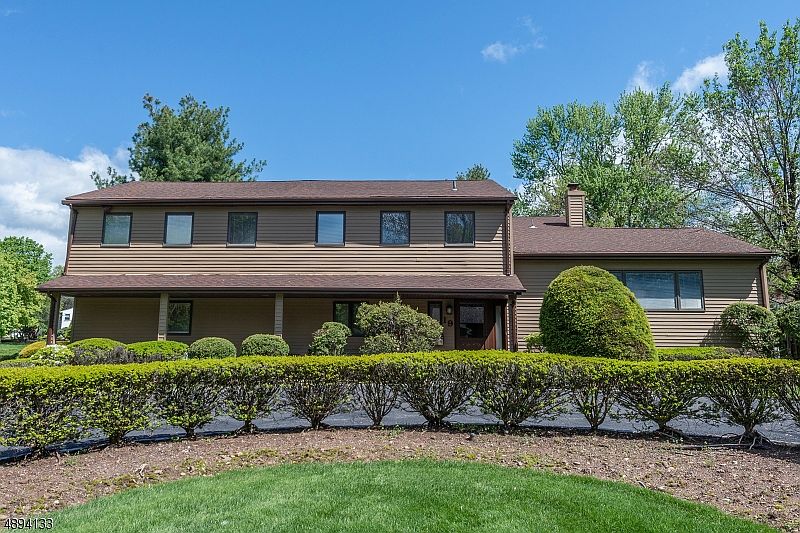 1st image of 19 Tanglewood Dr