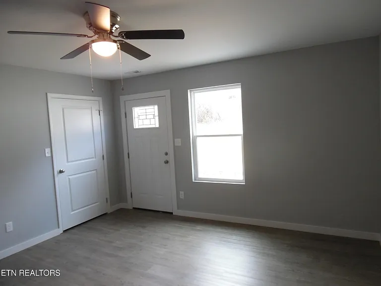 3615 Lyle Ave — Photo 11