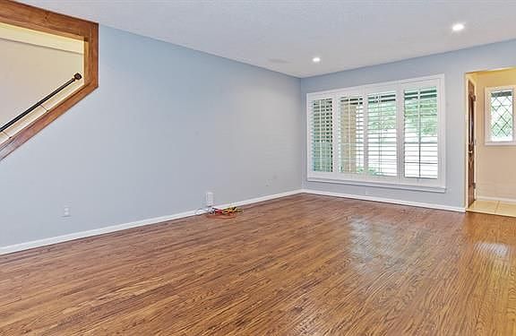 4th image of 10716 Lake Gardens Dr