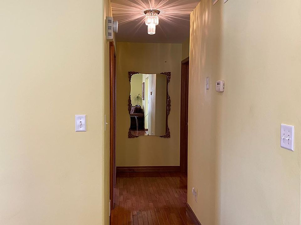 1st image of 4883 Barcelona Cres