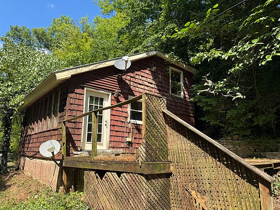 3rd image of 141 Coffee Springs Ln