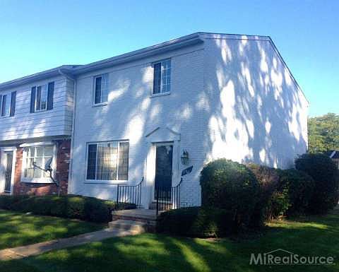 1st image of 548 Fox Hills Dr S