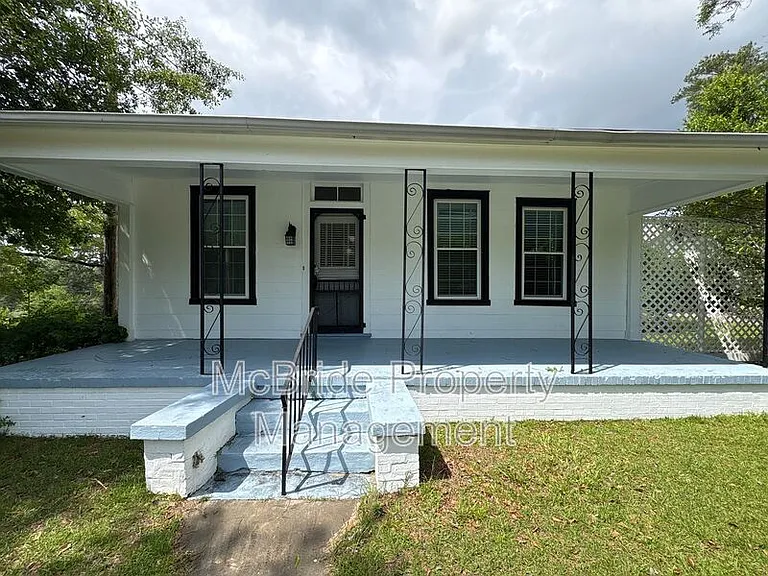 2754 Hazel St — Photo 3