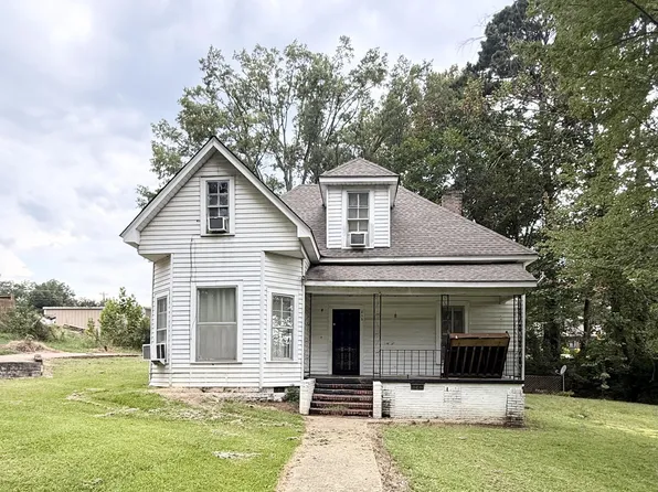 215 3rd St S, Baldwyn, MS 38824