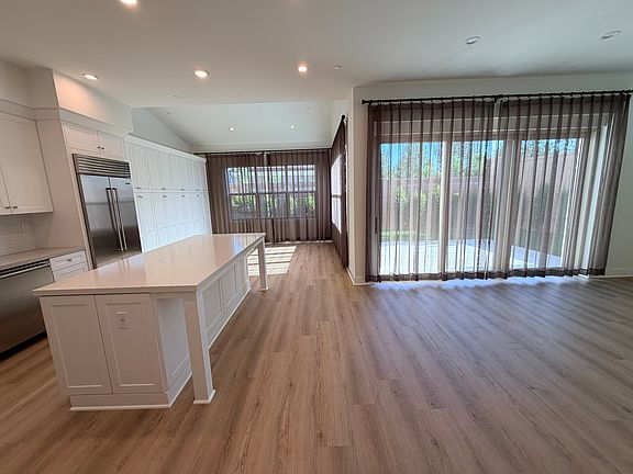 2nd image of 165 Fairgreen