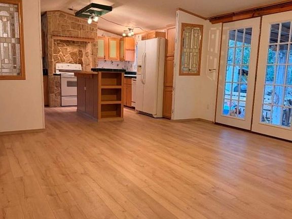 4th image of 642 Hidden Oaks Dr
