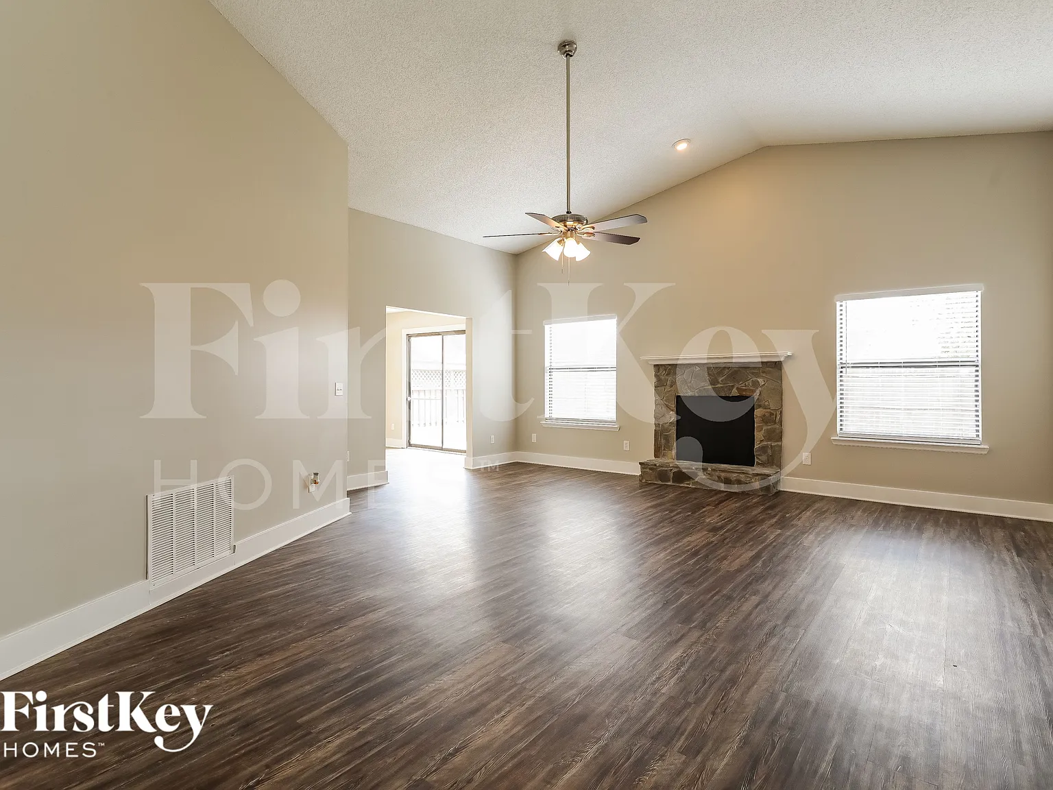 4 bed, 2.0 bath, 1802 sqft, $1,985 — Photo 4