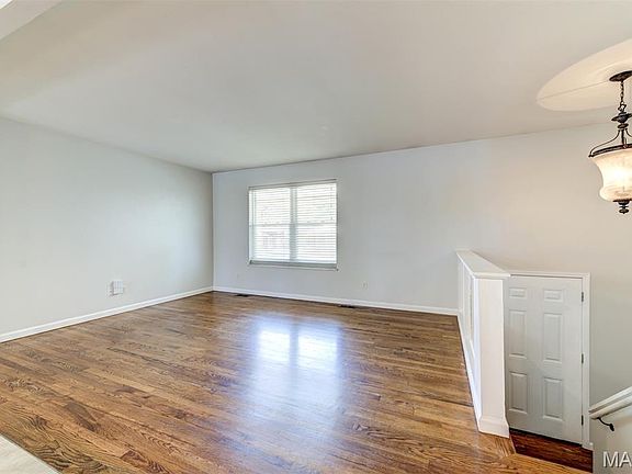 4th image of 2402 Wescreek Dr