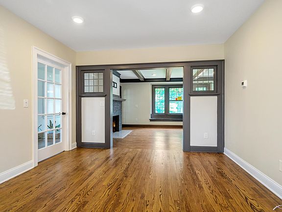 2nd image of 33 Oxford St #1