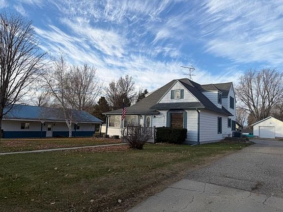 4th image of 404 Melby Ave