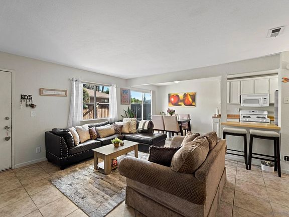 4th image of 1322 W San Ysidro Blvd Unit B