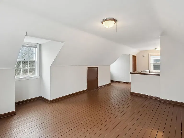 21210 Kenyon Dr — Photo 4