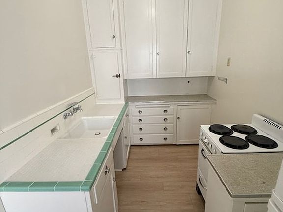 4th image of 513 Fair Oaks Ave APT J