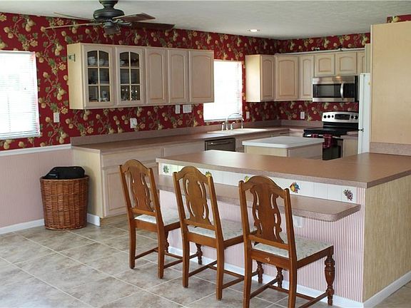 5th image of 3631 Lake Padgett Dr