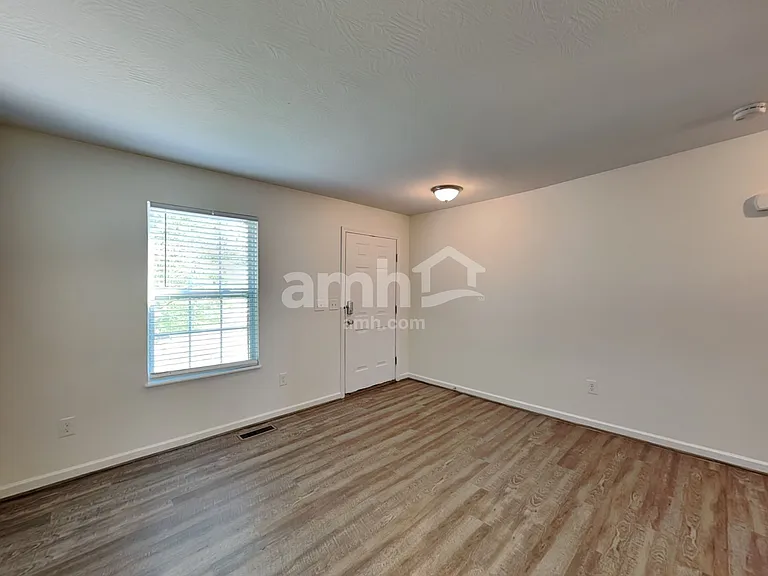 881 Orwell St — Photo 7