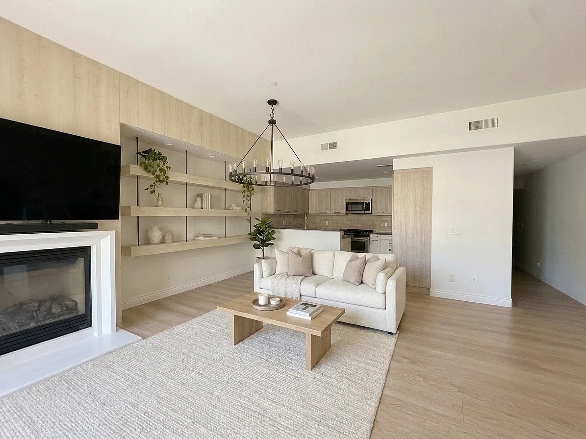 15248 Clark St — Photo 2