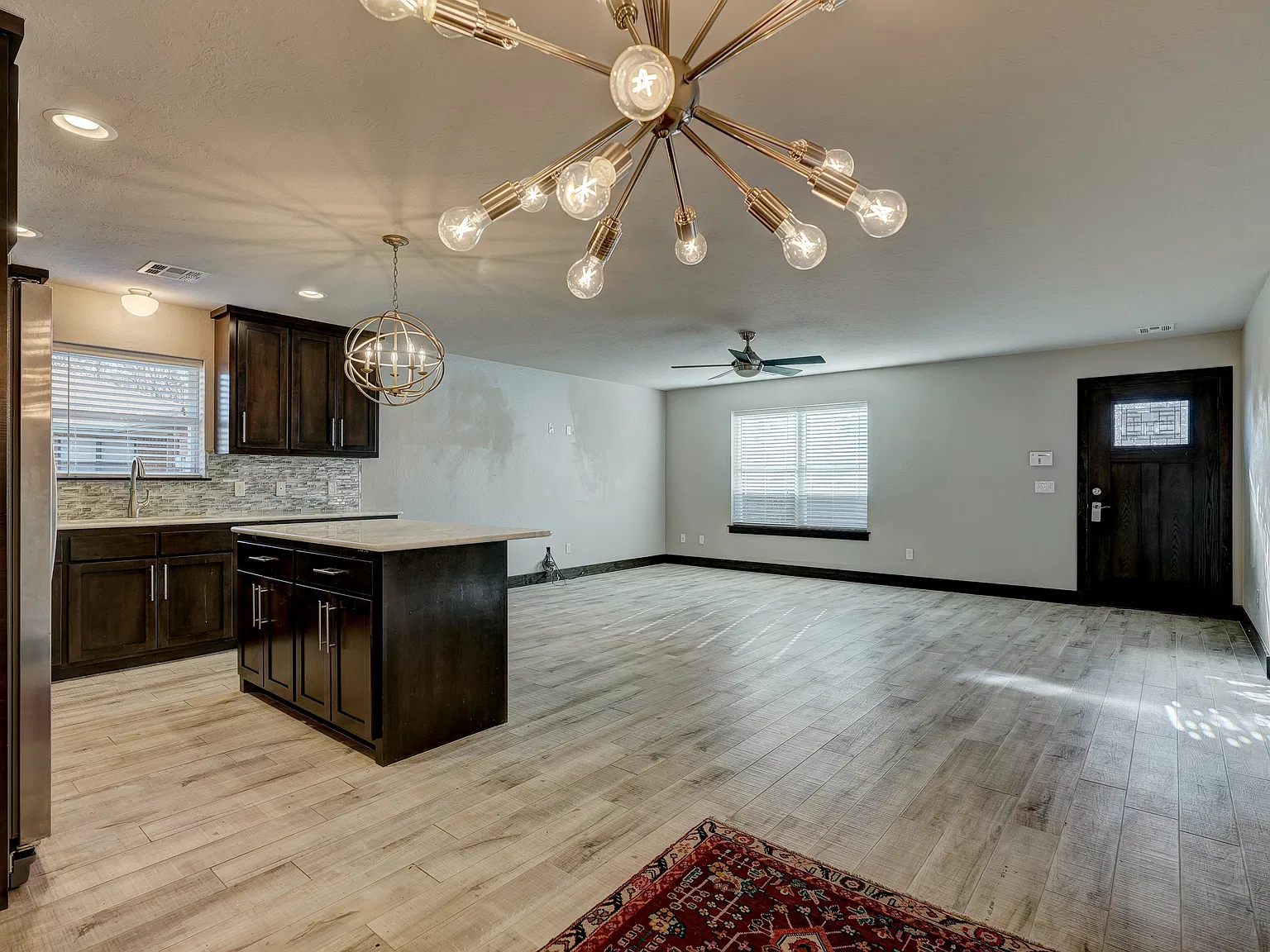 421 W Symmes St — Photo 4