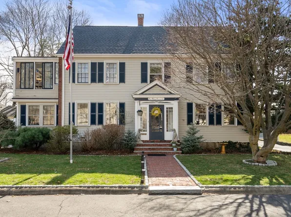 130 Traincroft NW, Medford, MA 02155