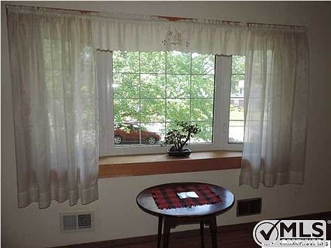4th image of 548 Duchess Ct