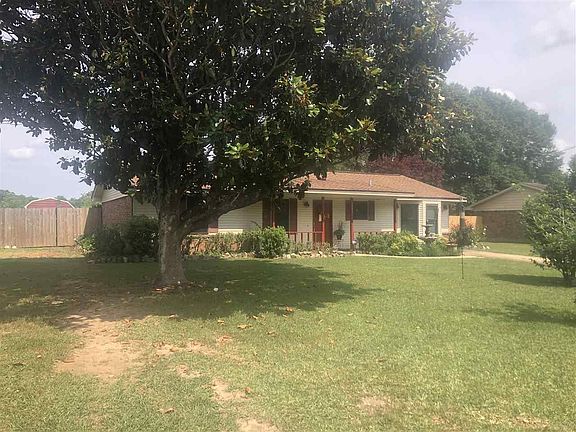 3rd image of 1360 Woodfield Dr