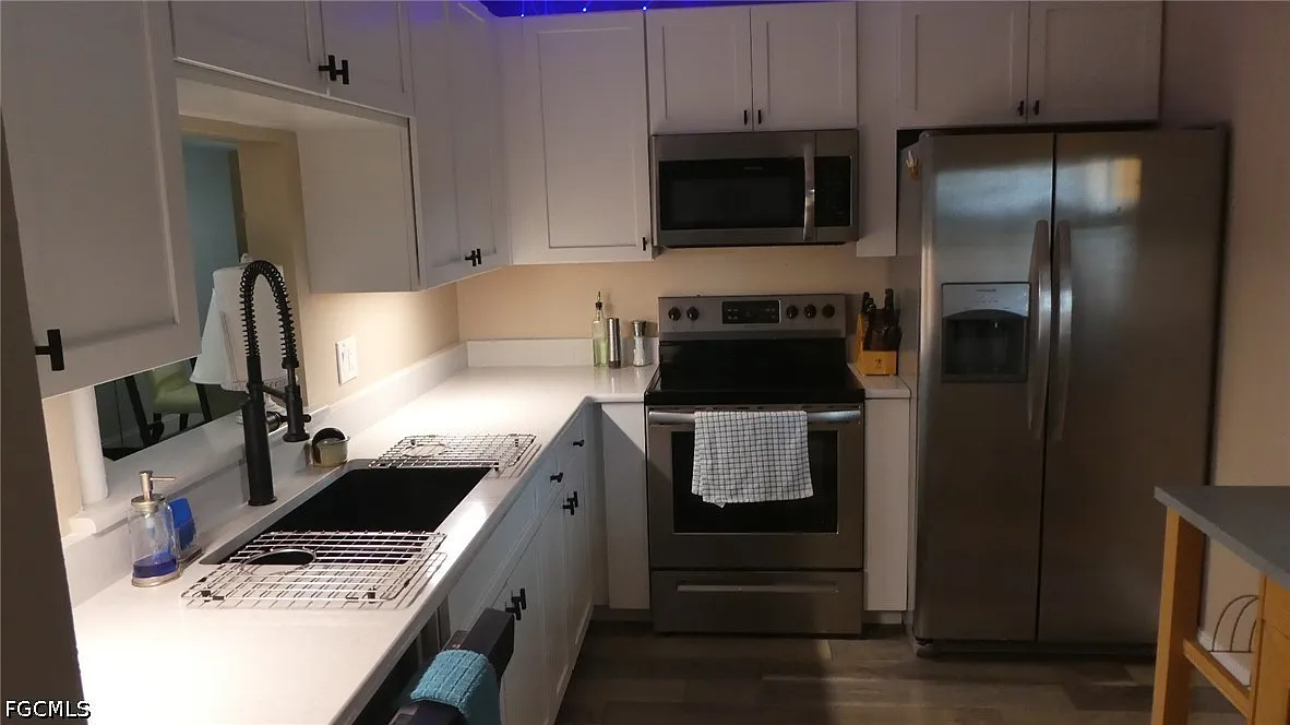 2 bed, 2.0 bath, 1058 sqft, $3,000 — Photo 4