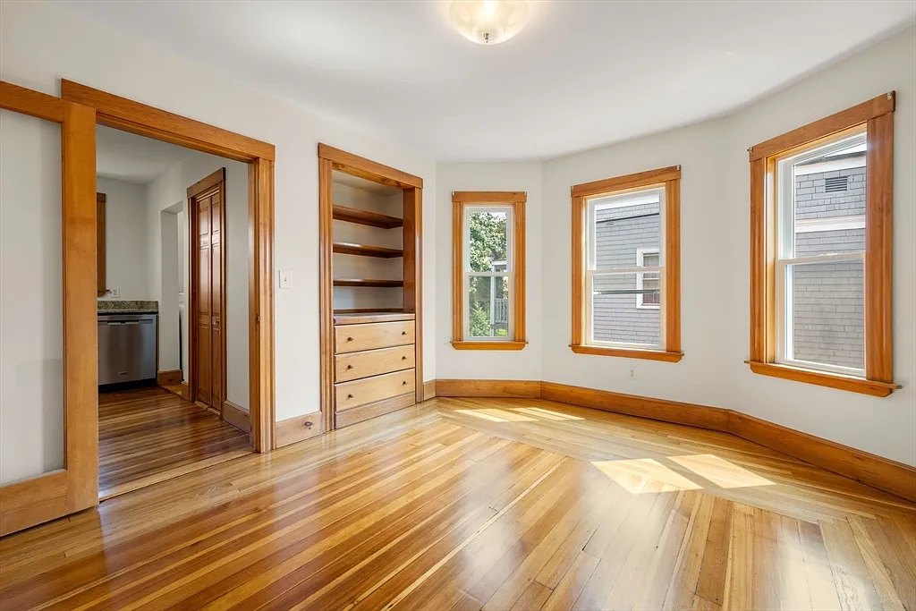 3 bed, 1.0 bath, 1100 sqft, $3,600 — Photo 1