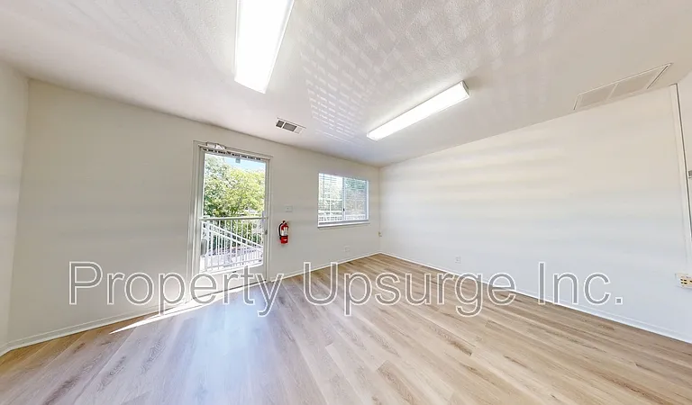 2371 Washington Ave E — Photo 2