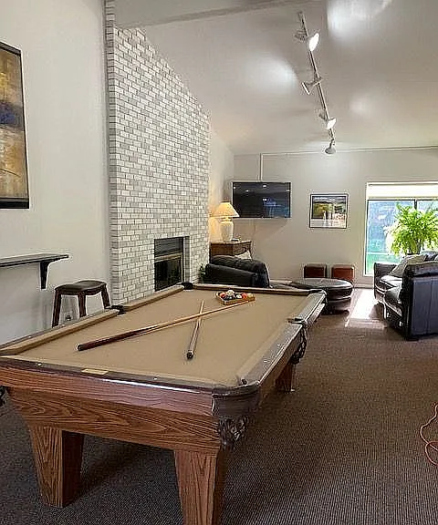 Experience the perfect blend of relaxation and entertainment in this inviting lounge space.
