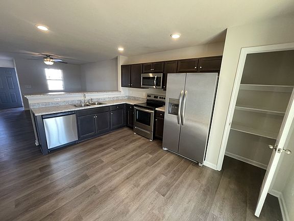 5th image of 1075 Peony Ln