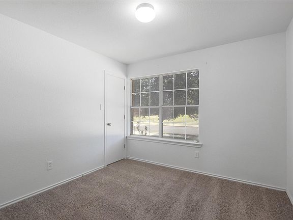4th image of 211 Phillips St