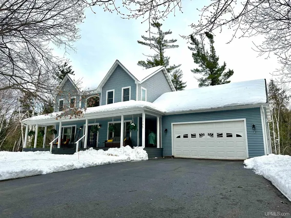 105 Takken Dr, Negaunee, MI 49866