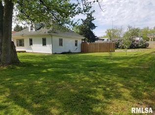 1411 Ann Eliza St, Pekin, IL 61554