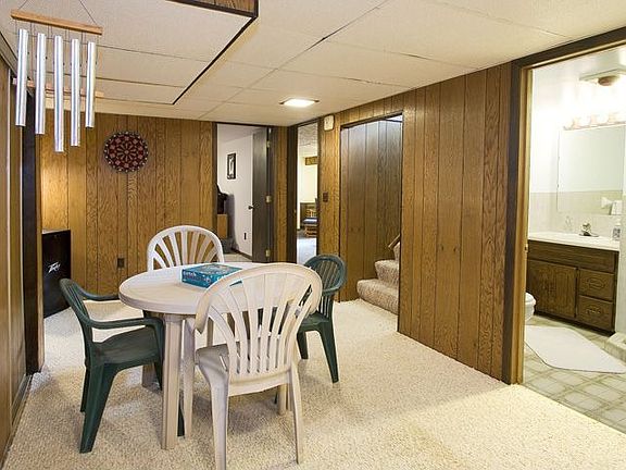 Fully finished LL with 3/4 bath and potential for 2 more BRs!