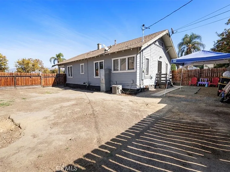 529 E Latham Ave — Photo 15