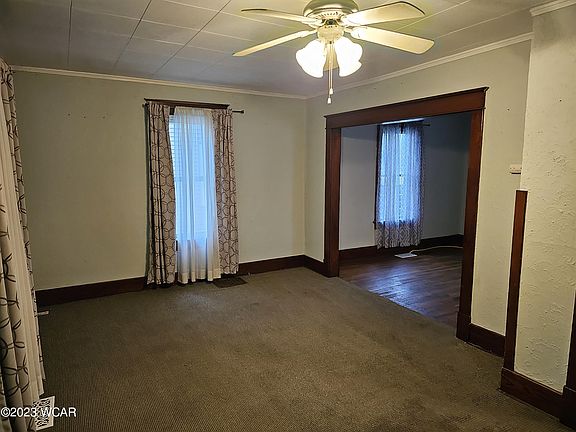 3rd image of 641 S Dewey Ave