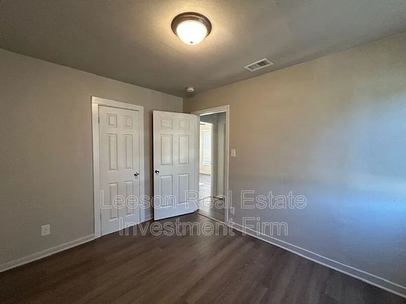 2 bed, 1.0 bath, 850 sqft, $900 — Photo 3