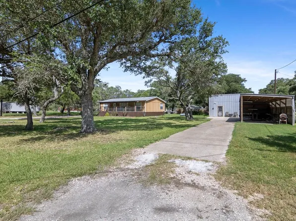 62 Portia Ave, Rockport, TX 78382