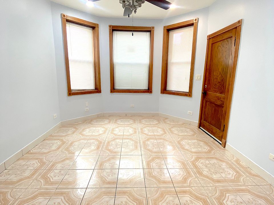 1st image of 2725 W Belmont Ave #G