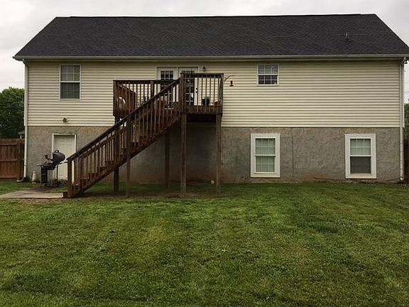 3rd image of 827 Eagle Den Dr