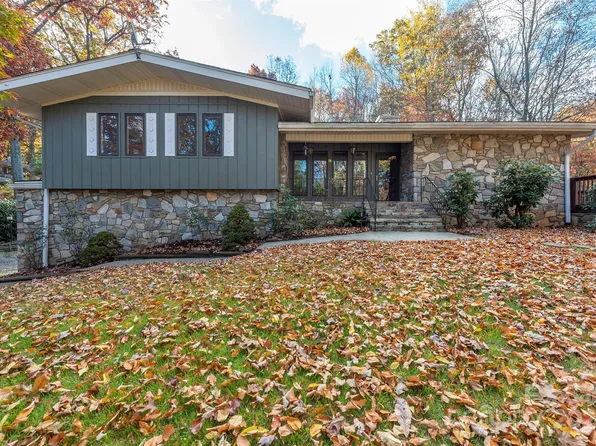 360 Hunt Estates Dr, Waynesville, NC 28786