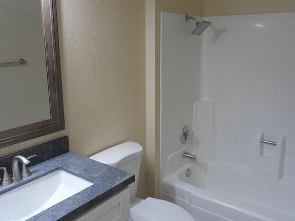 5th image of 2041 E Grand Ave Unit 10