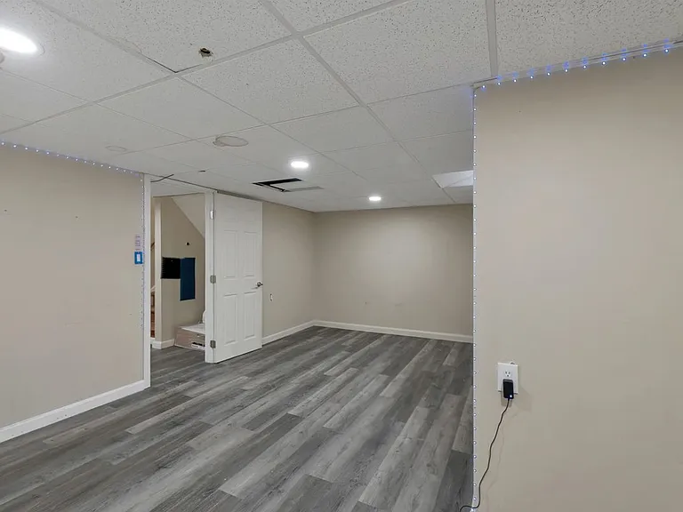 32 Suffolk Ct — Photo 32