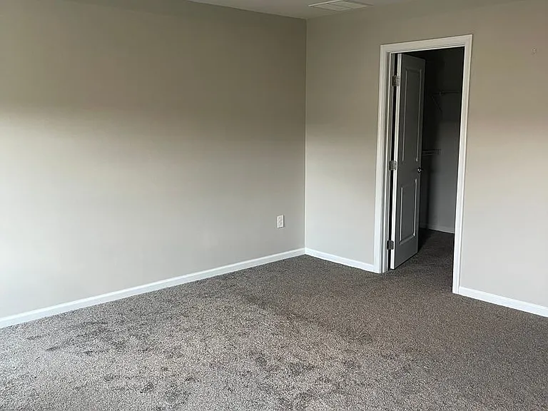 331 S Parkway Dr — Photo 66
