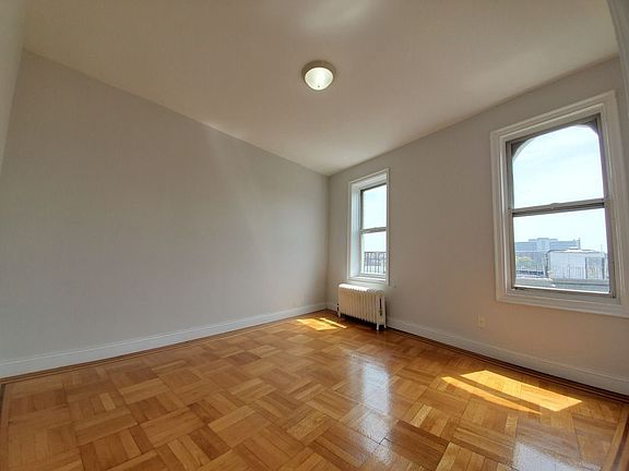 4th image of 520 W 218th St APT 6F