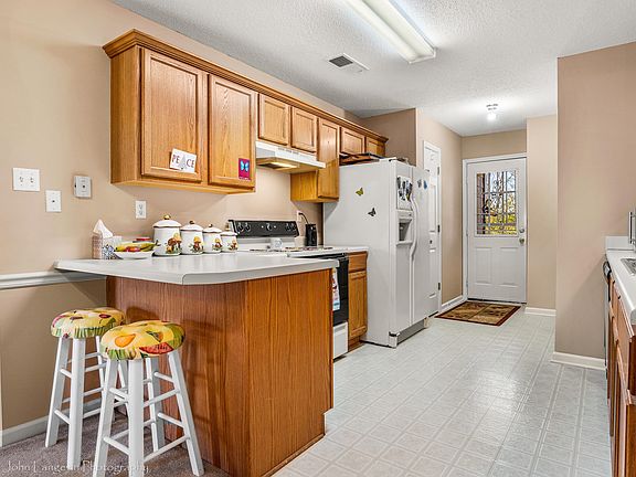 5th image of 4153 Meadow Park Cv